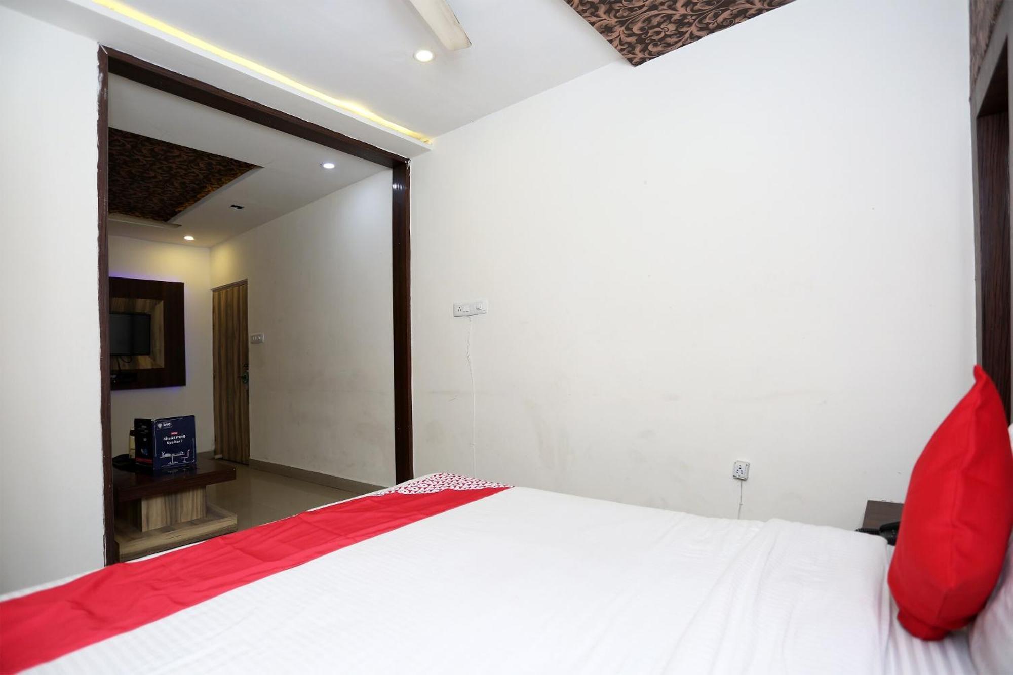 Super Oyo Flagship 4957 Hotel China Town Bhairaun Ghāt Exterior foto